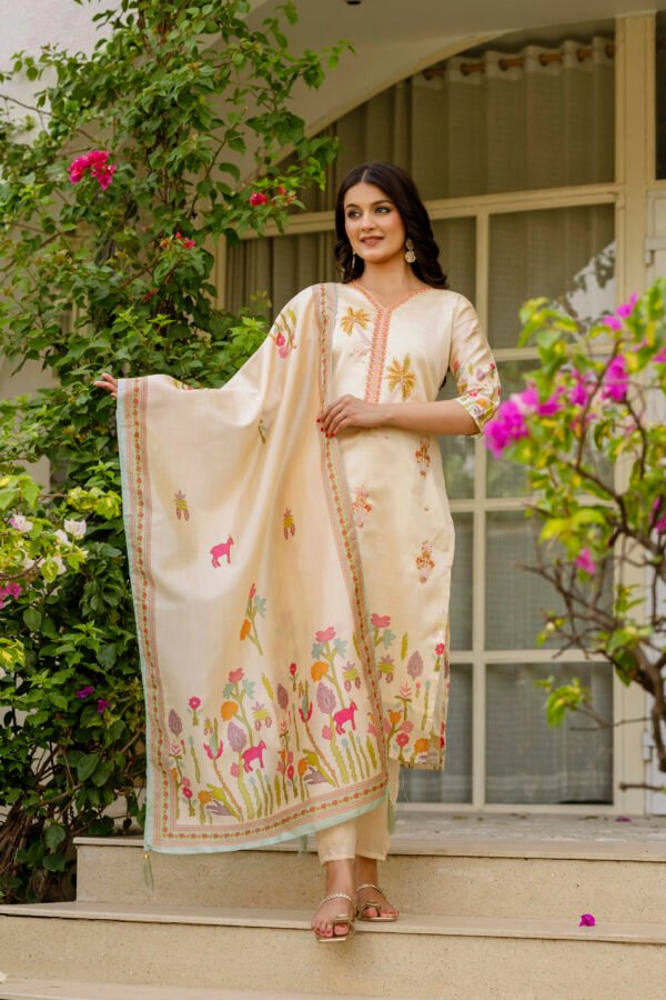 Traditional Kurta Set With Intricate Floral and Animal Embroidery With Hand Work - Image 3